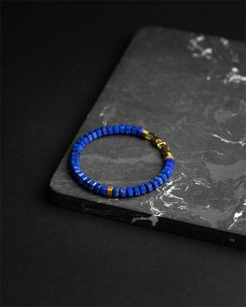 Exklusives Armband mit handgeschliffenem Lapislazuli-Stein und 18-karätiger Vergoldung - Octo Blue